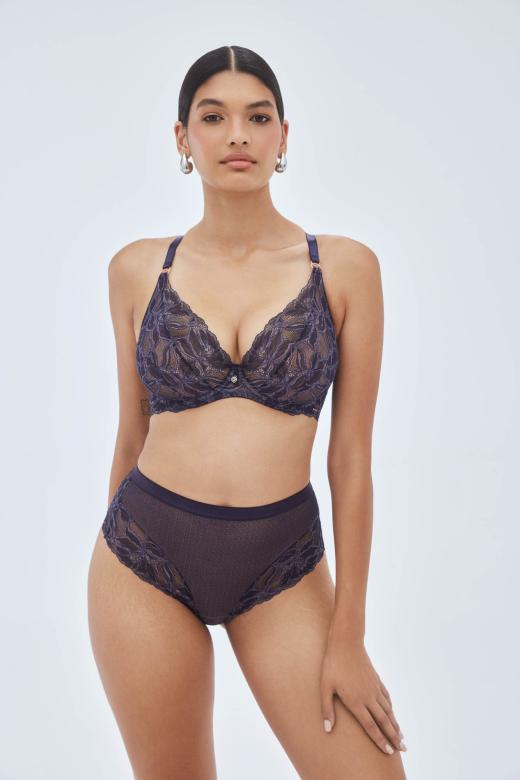 Glow stringi z wysokim stanem –połyskujące, granatowe  stringi odsłaniające pośladki